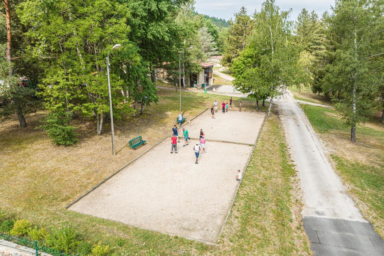 Village De Gites De La Foret De Ganigal Le Malzieu-Ville Dış mekan fotoğraf