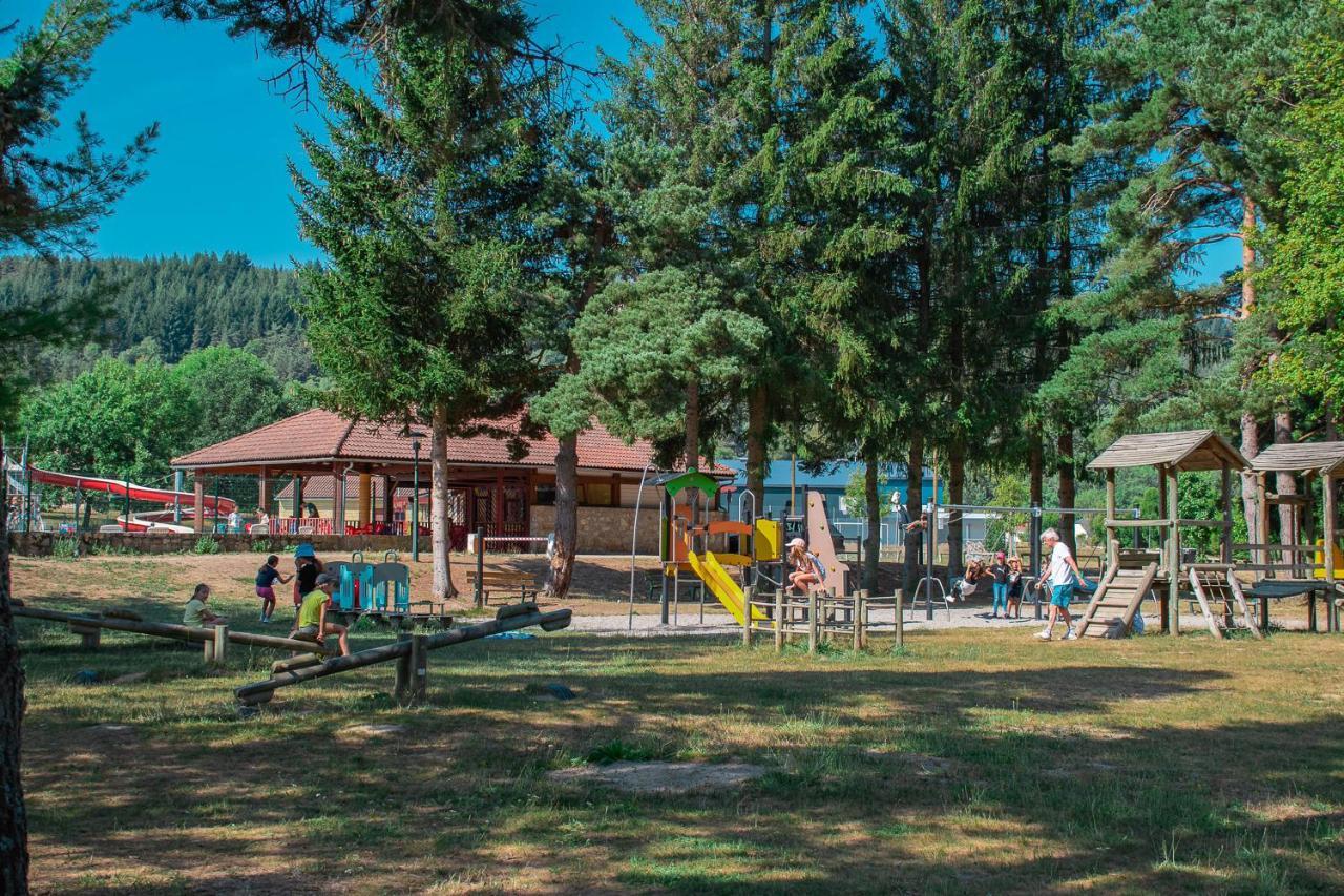 Village De Gites De La Foret De Ganigal Le Malzieu-Ville Dış mekan fotoğraf